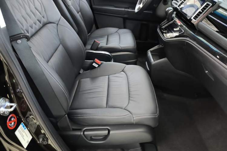 Used Honda Elysion 2019 2.0L Hybrid Luxury Edition Right Front Seat