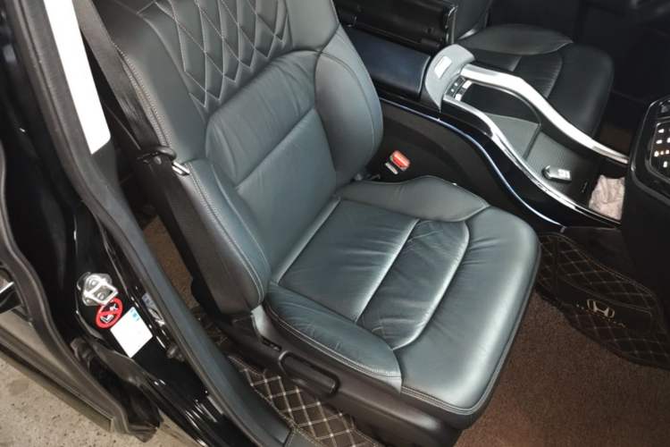 Used Honda Elysion 2019 2.0L Hybrid Luxury Edition Right Front Seat