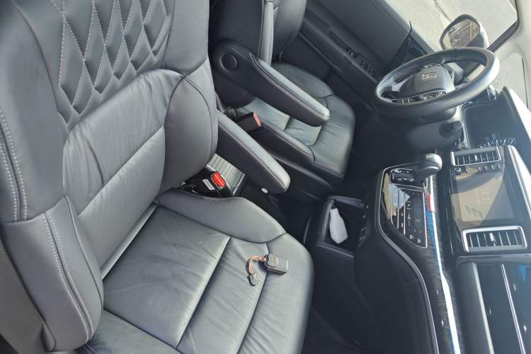 Used Honda Elysion 2019 2.0L Hybrid Luxury Edition Right Front Seat