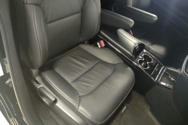 Used Honda Elysion 2019 2.0L Hybrid Luxury Edition Right Front Seat