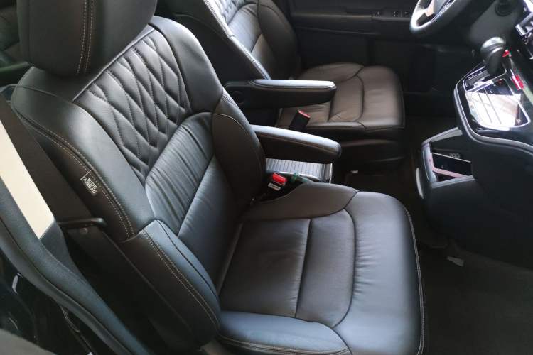 Used Honda Elysion 2019 2.0L Hybrid Luxury Edition Right Front Seat