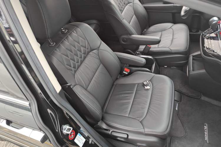 Used Honda Elysion 2019 2.0L Hybrid Luxury Edition Right Front Seat