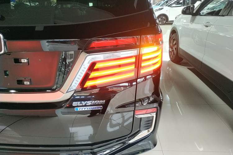 Used Honda Elysion 2019 2.0L Hybrid Supreme Edition Right Rear Taillight