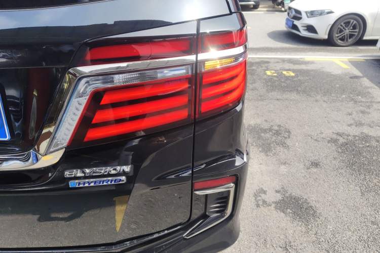 Used Honda Elysion 2019 2.0L Hybrid Luxury Edition Right Rear Taillight