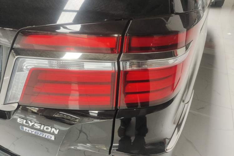 Used Honda Elysion 2019 2.0L Hybrid Comfort Edition Right Rear Taillight