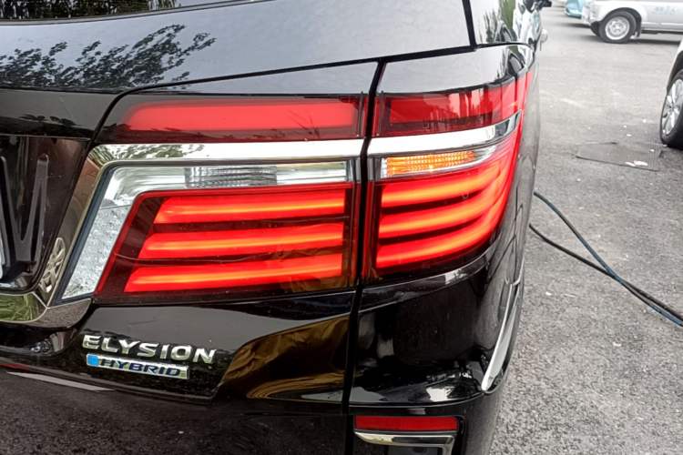 Used Honda Elysion 2019 2.0L Hybrid Supreme Edition Right Rear Taillight