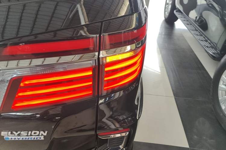 Used Honda Elysion 2019 2.0L Hybrid Luxury Edition Right Rear Taillight