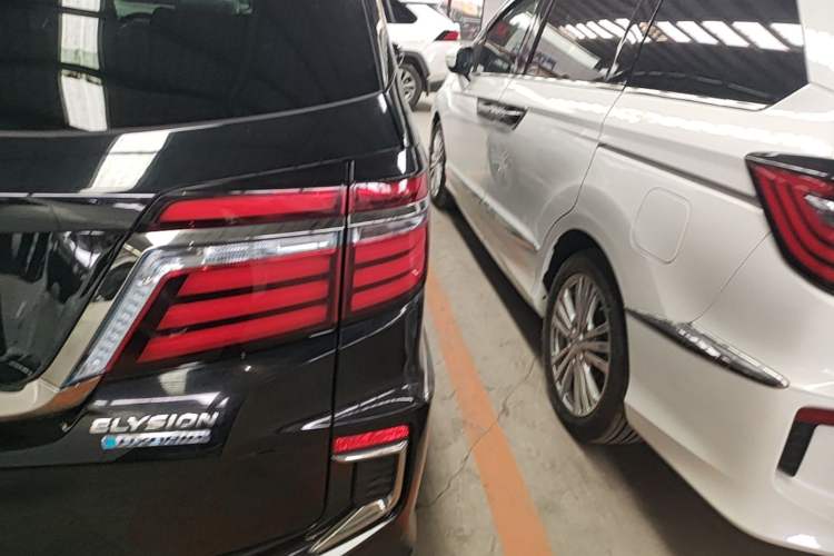 Used Honda Elysion 2019 2.0L Hybrid Luxury Edition Right Rear Taillight