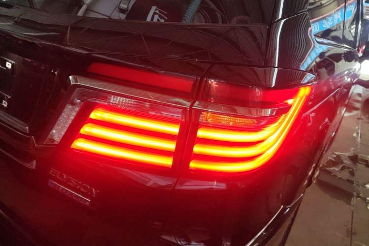 Used Honda Elysion 2019 2.0L Hybrid Luxury Edition Right Rear Taillight