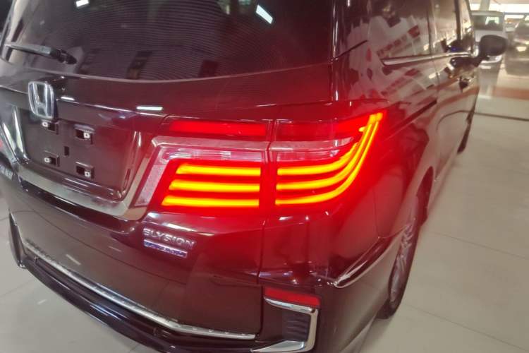 Used Honda Elysion 2019 2.0L Hybrid Luxury Edition Right Rear Taillight