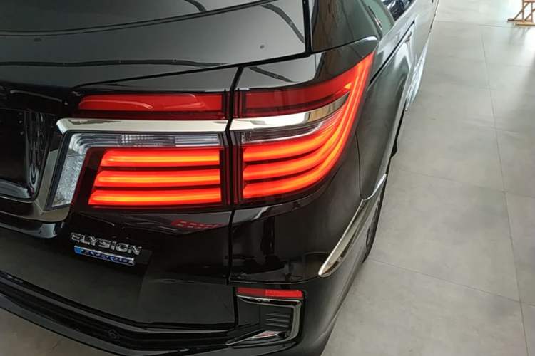 Used Honda Elysion 2019 2.0L Hybrid Comfort Edition Right Rear Taillight