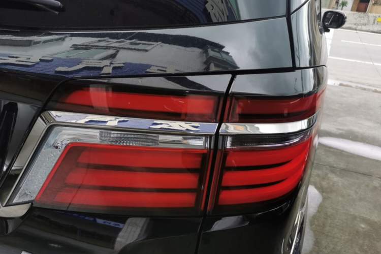 Used Honda Elysion 2019 2.0L Hybrid Luxury Edition Right Rear Taillight
