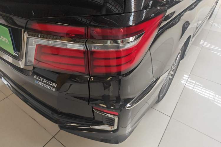 Used Honda Elysion 2019 2.0L Hybrid Luxury Edition Right Rear Taillight