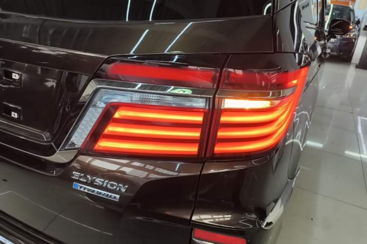 Used Honda Elysion 2019 2.0L Hybrid Luxury Edition Right Rear Taillight
