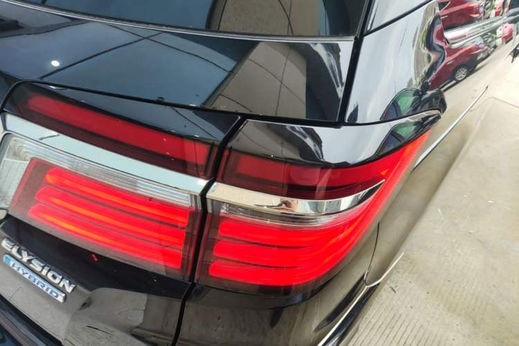 Used Honda Elysion 2019 2.0L Hybrid Luxury Edition Right Rear Taillight