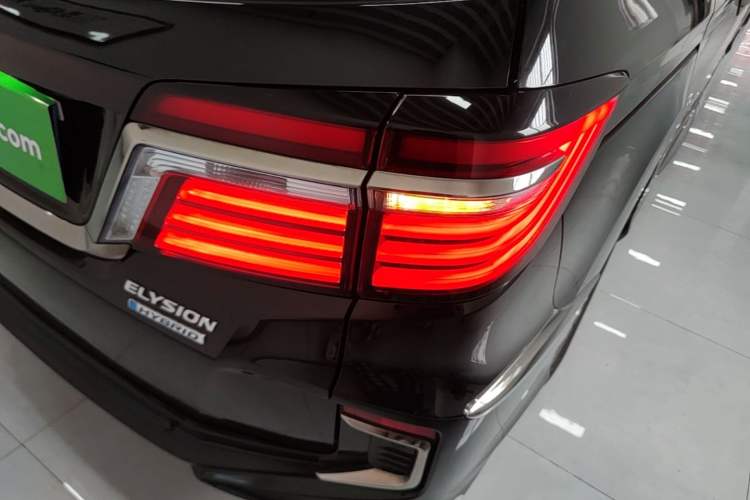 Used Honda Elysion 2019 2.0L Hybrid Luxury Edition Right Rear Taillight