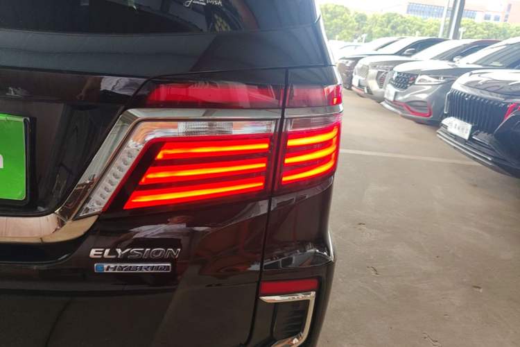 Used Honda Elysion 2019 2.0L Hybrid Luxury Edition Right Rear Taillight