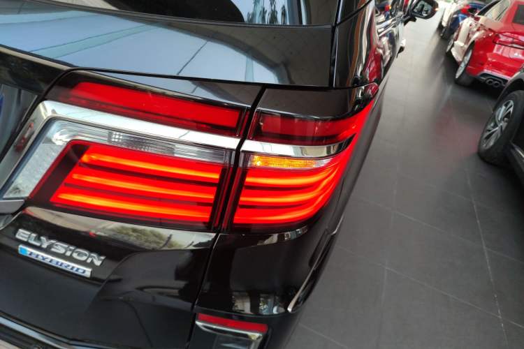 Used Honda Elysion 2019 2.0L Hybrid Luxury Edition Right Rear Taillight