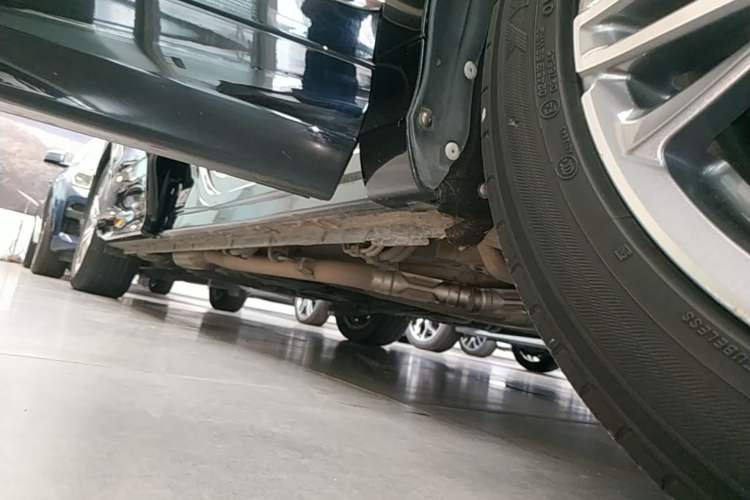 Used Honda Elysion 2019 2.0L Hybrid Comfort Edition Right Side Sill
