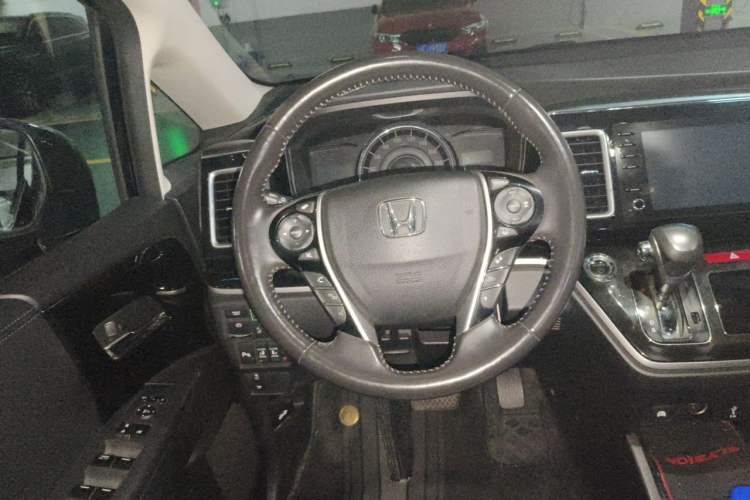 Used Honda Elysion 2019 2.0L Hybrid Luxury Edition Steering Wheel