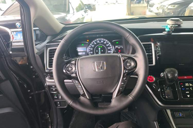 Used Honda Elysion 2019 2.0L Hybrid Luxury Edition Steering Wheel