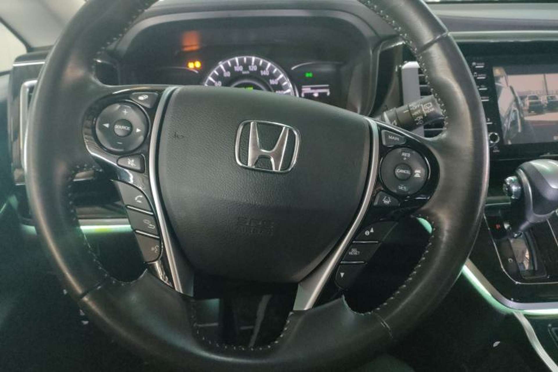 Used Honda Elysion 2019 2.0L Hybrid Luxury Edition Steering Wheel