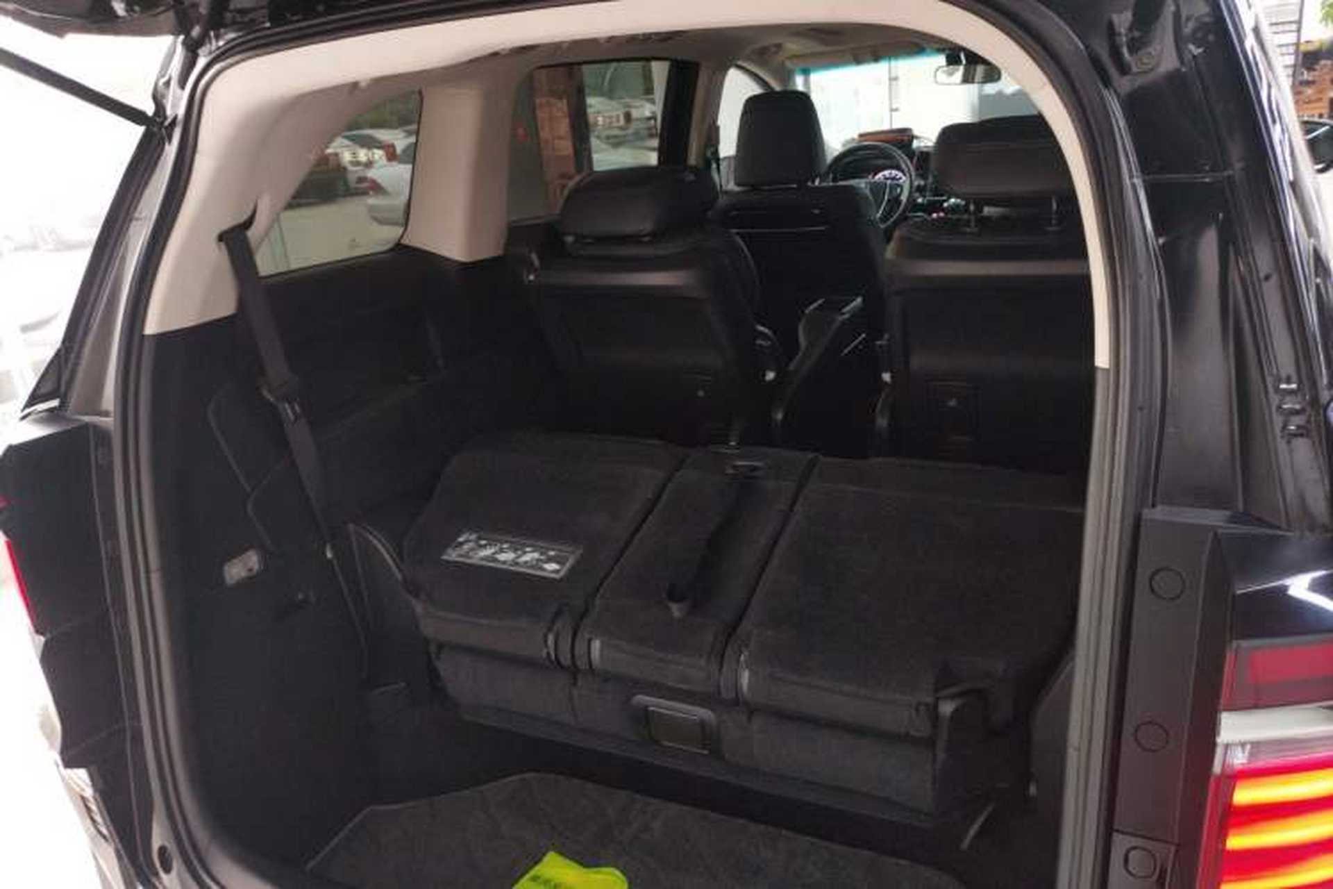 Used Honda Elysion 2019 2.0L Hybrid Luxury Edition Trunk