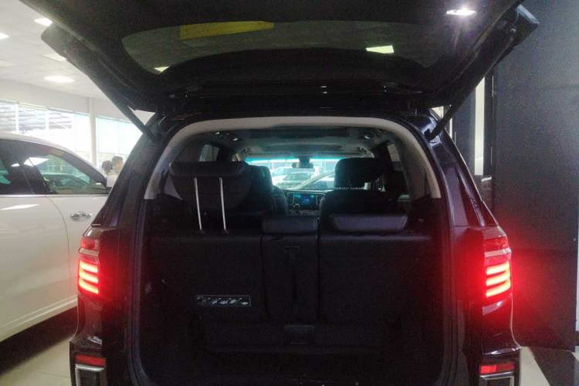 Used Honda Elysion 2019 2.0L Hybrid Luxury Edition Trunk