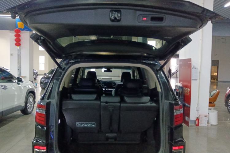 Used Honda Elysion 2019 2.0L Hybrid Luxury Edition Trunk