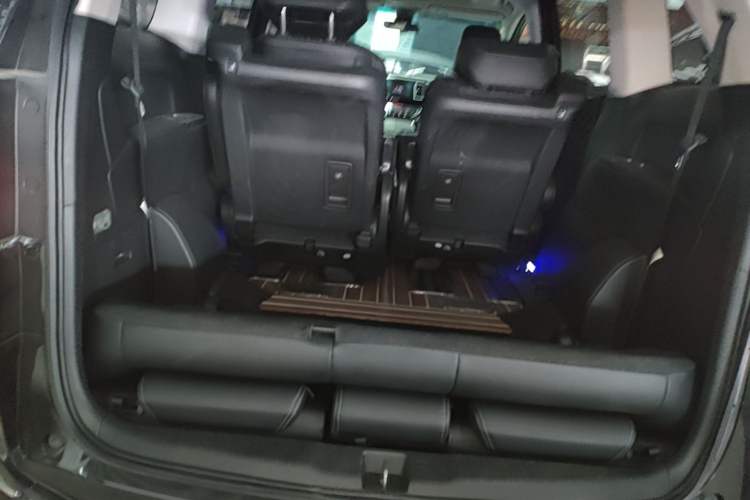 Used Honda Elysion 2019 2.0L Hybrid Luxury Edition Trunk