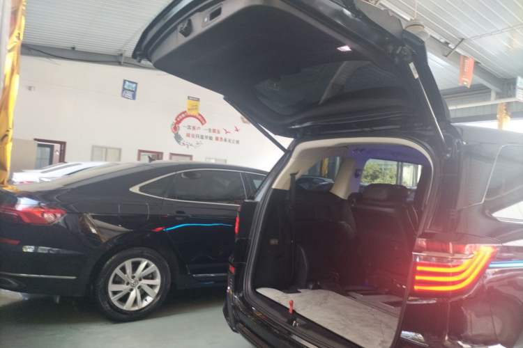 Used Honda Elysion 2019 2.0L Hybrid Luxury Edition Trunk