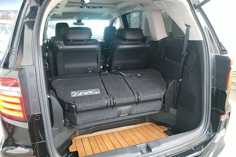 Used Honda Elysion 2019 2.0L Hybrid Comfort Edition Trunk
