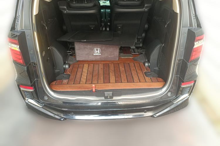 Used Honda Elysion 2019 2.0L Hybrid Luxury Edition Trunk