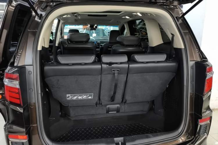 Used Honda Elysion 2019 2.0L Hybrid Luxury Edition Trunk