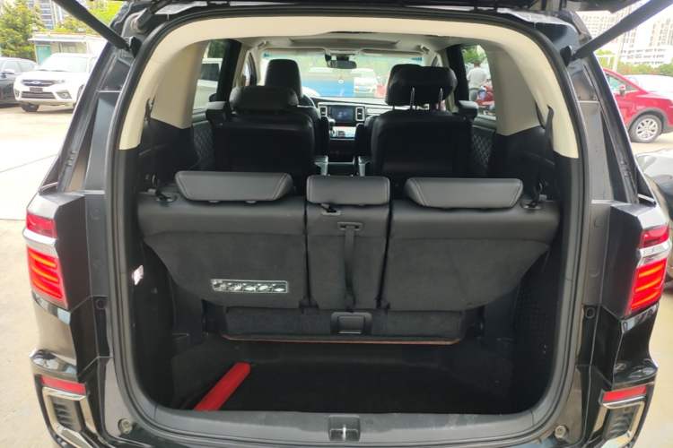 Used Honda Elysion 2019 2.0L Hybrid Luxury Edition Trunk
