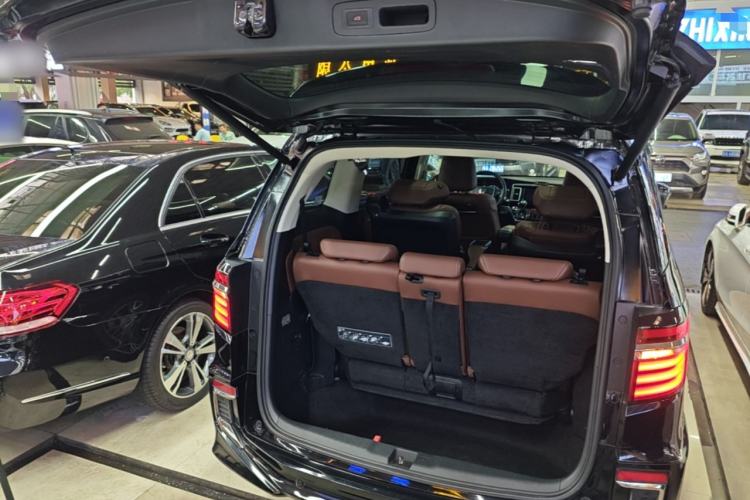 Used Honda Elysion 2019 2.0L Hybrid Supreme Edition Trunk