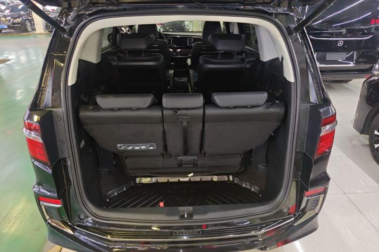 Used Honda Elysion 2019 2.0L Hybrid Luxury Edition Trunk