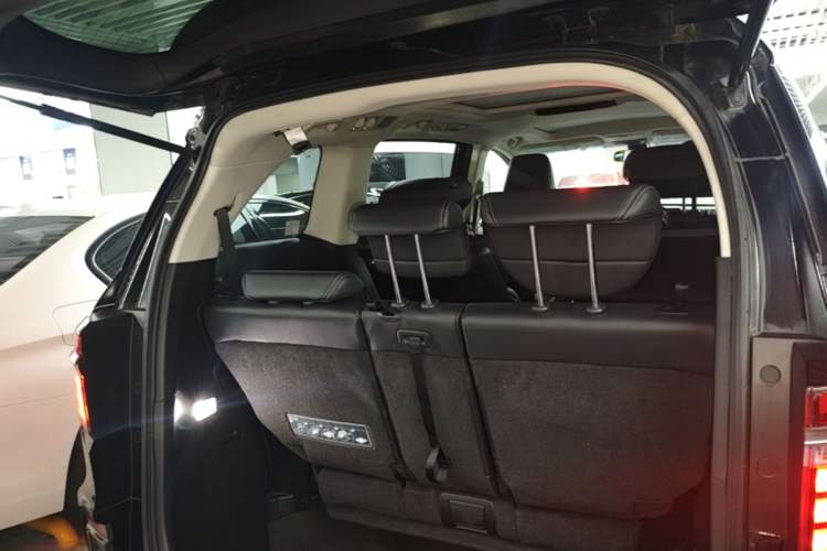 Used Honda Elysion 2019 2.0L Hybrid Luxury Edition Trunk