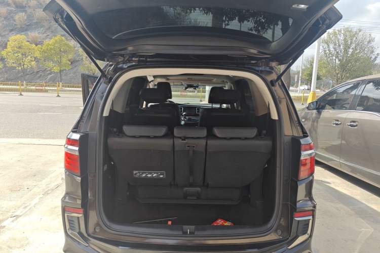 Used Honda Elysion 2019 2.0L Hybrid Luxury Edition Trunk