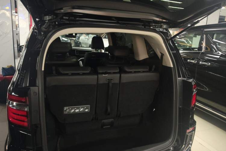 Used Honda Elysion 2019 2.0L Hybrid Luxury Edition Trunk