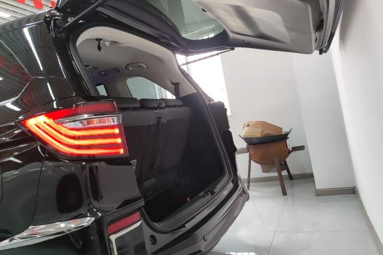 Used Honda Elysion 2019 2.0L Hybrid Luxury Edition Trunk