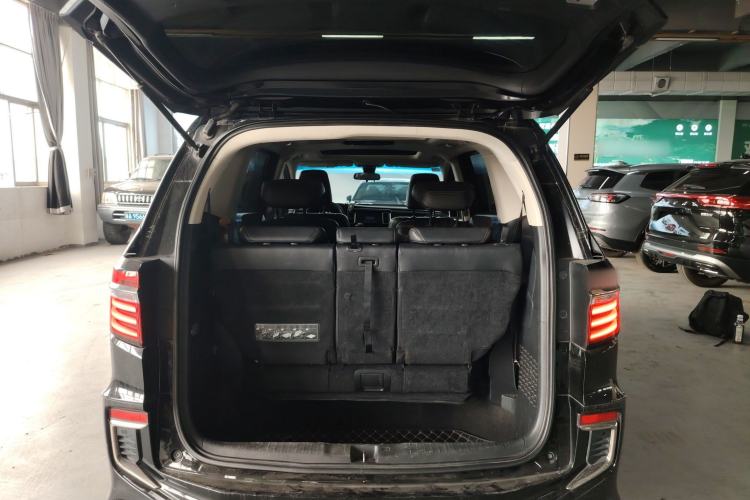 Used Honda Elysion 2019 2.0L Hybrid Luxury Edition Trunk