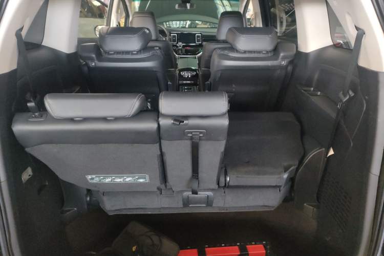 Used Honda Elysion 2019 2.0L Hybrid Luxury Edition Trunk
