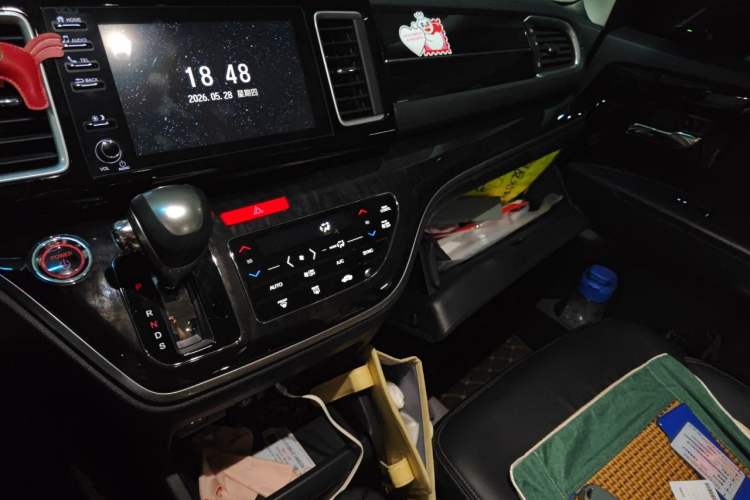 Used Honda Elysion 2019 2.0L Hybrid Luxury Edition Audio And AC Panel