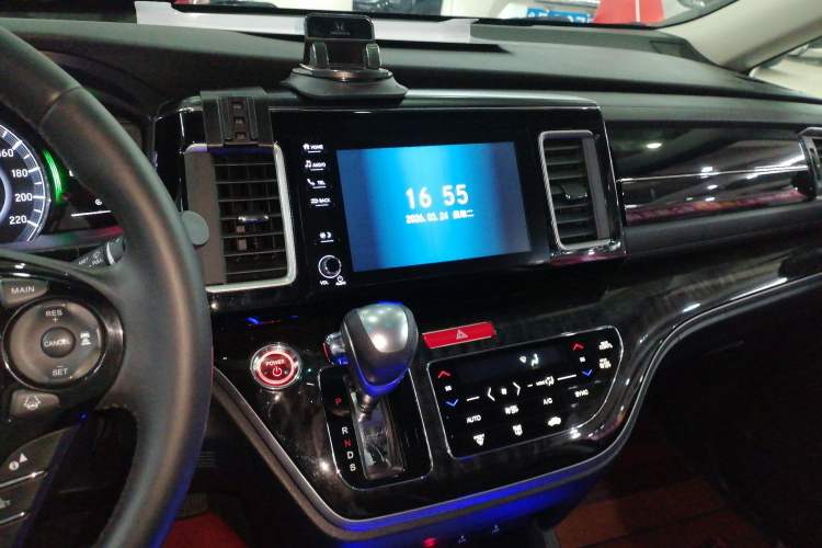 Used Honda Elysion 2019 2.0L Hybrid Luxury Edition Audio And AC Panel
