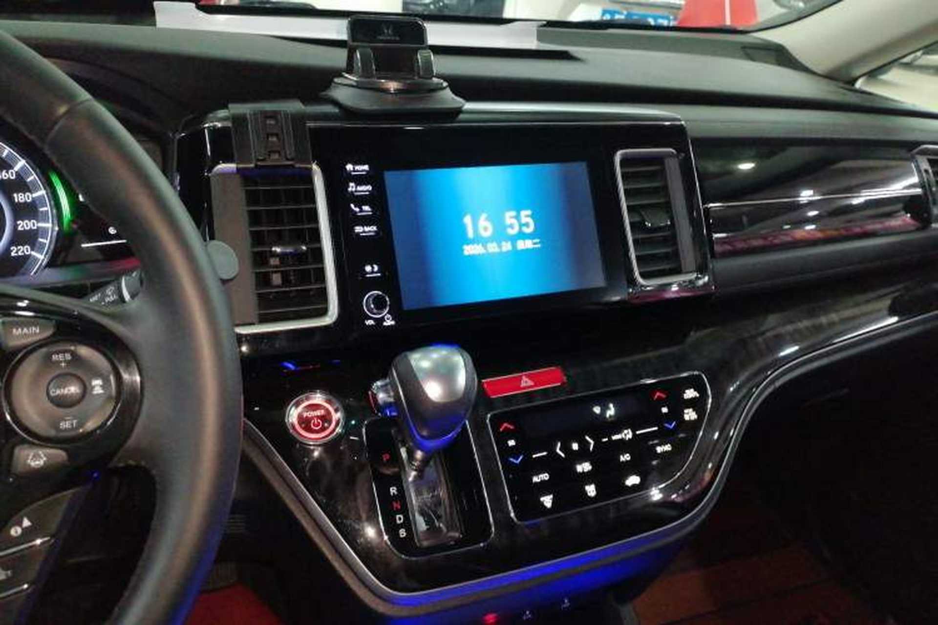 Used Honda Elysion 2019 2.0L Hybrid Luxury Edition Audio And AC Panel