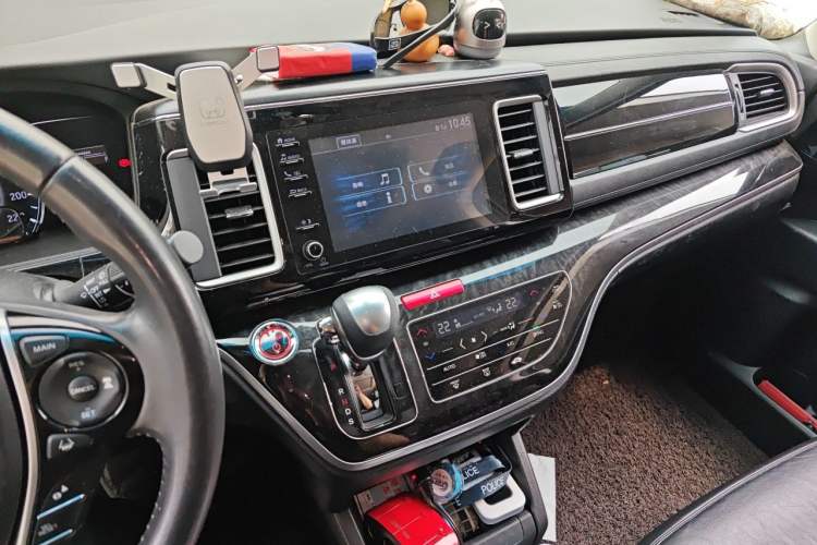 Used Honda Elysion 2019 2.0L Hybrid Luxury Edition Audio And AC Panel