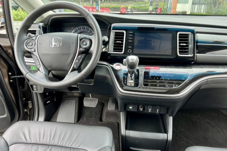 Used Honda Elysion 2019 2.0L Hybrid Luxury Edition Audio And AC Panel