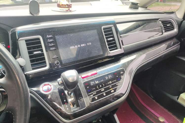 Used Honda Elysion 2019 2.0L Hybrid Luxury Edition Audio And AC Panel