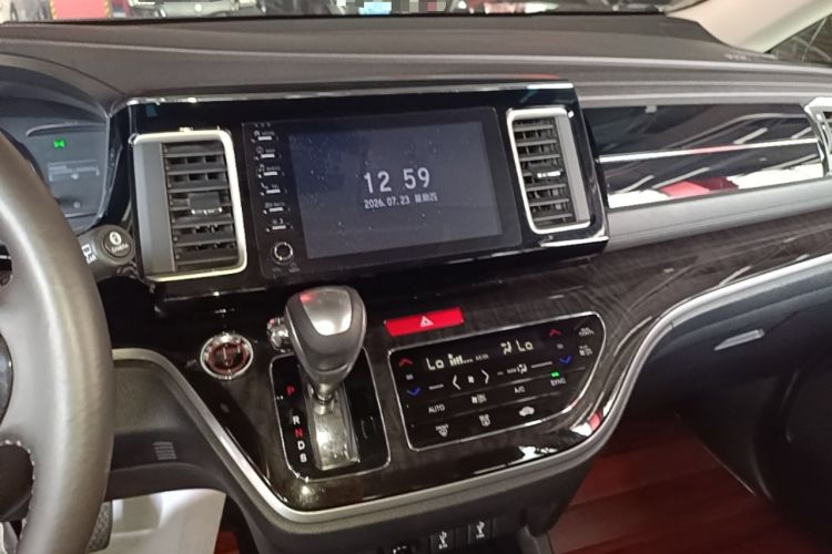 Used Honda Elysion 2019 2.0L Hybrid Supreme Edition Audio And AC Panel